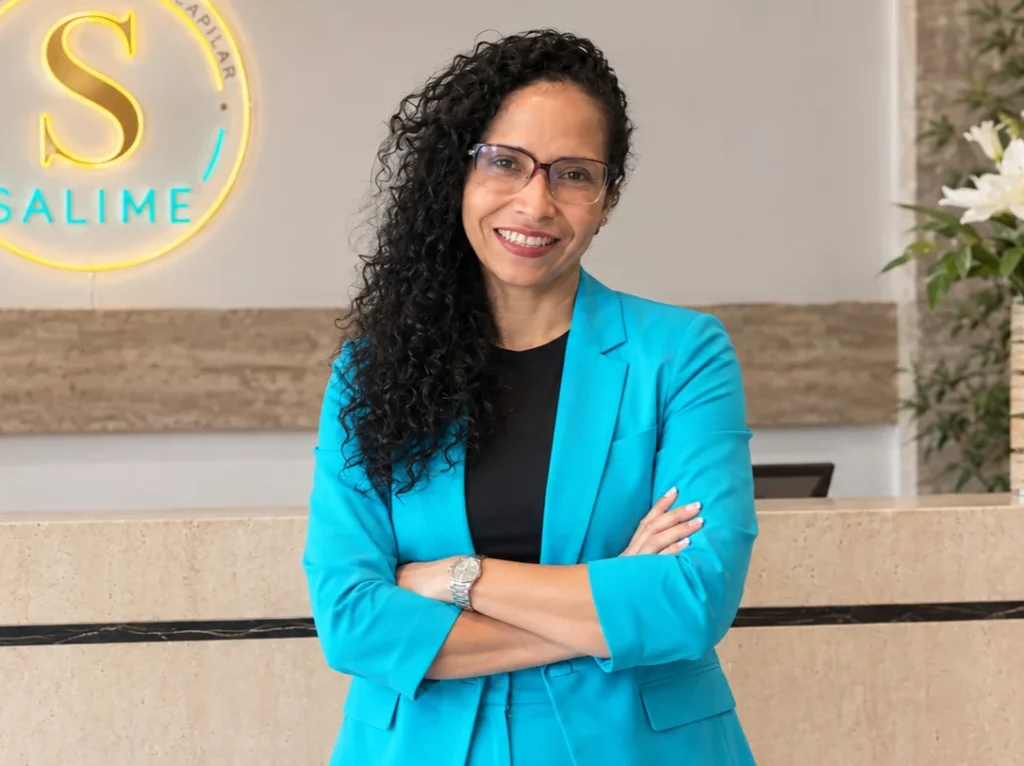 Imagen de perfil de la doctora Ana Salime, directora médica